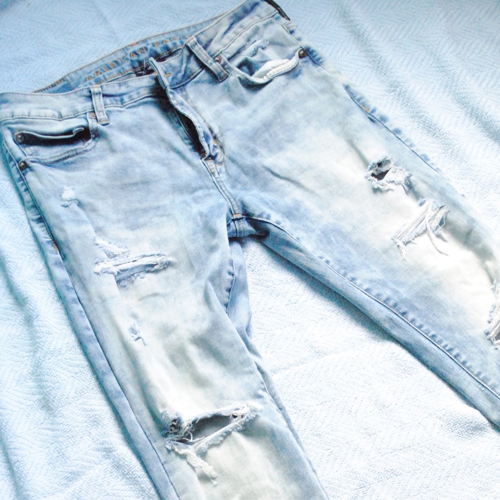 🌊 American Eagle Distressed Ripped Jeans